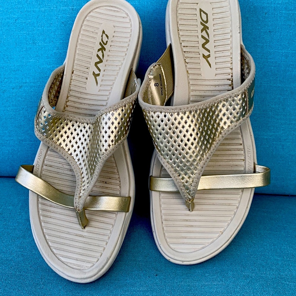 DKNY flip flop sport platform